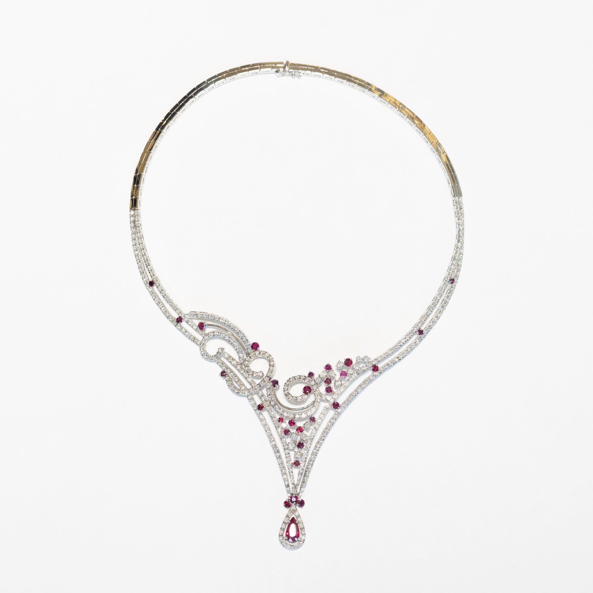 Collana Collier Luminarie in Oro Bianco 18KT con pendente in Rubino Taglio Goccia, Rubini rotondo brillanti sparsi e Diamanti