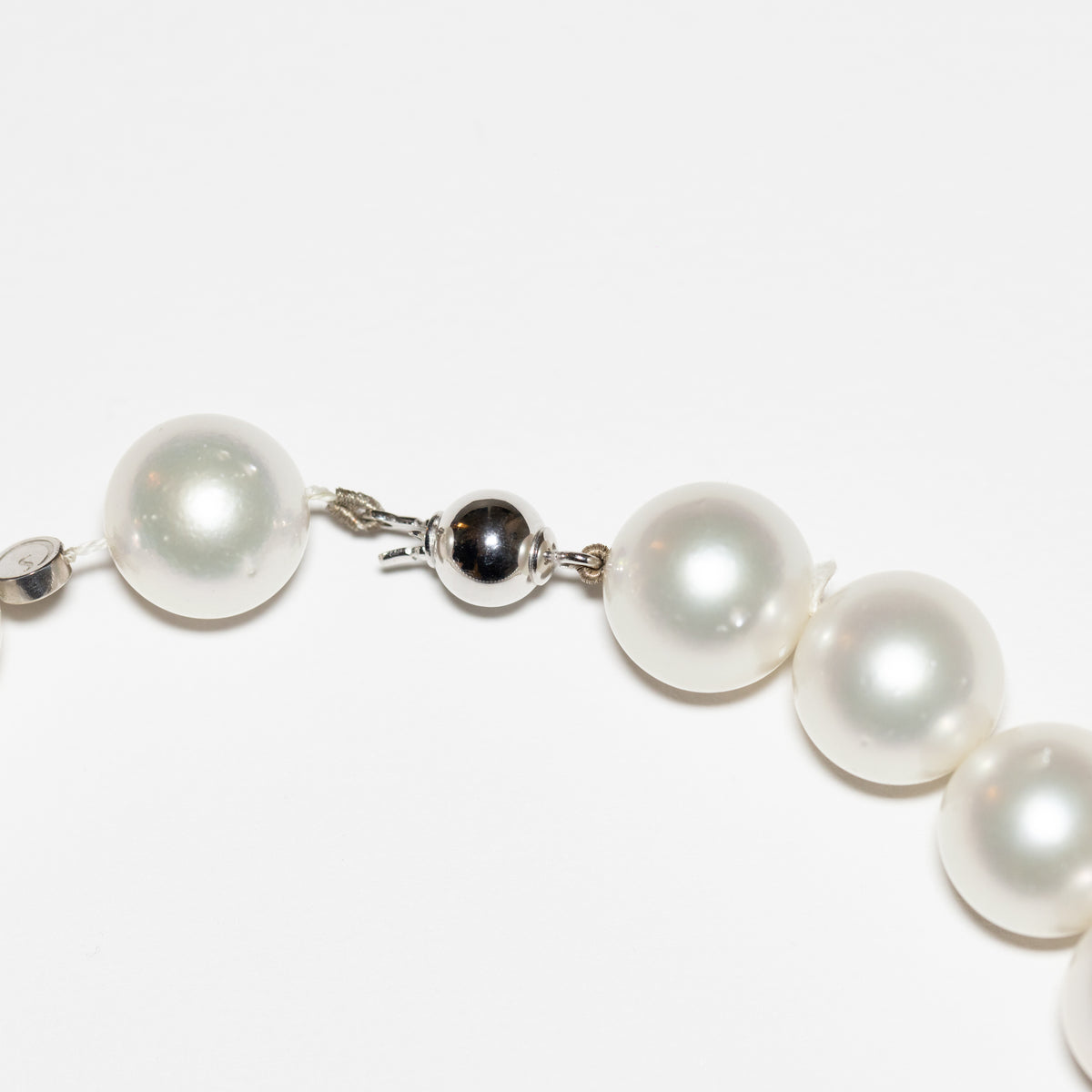 White Australian Pearl Necklace with 18KT White Gold Susta