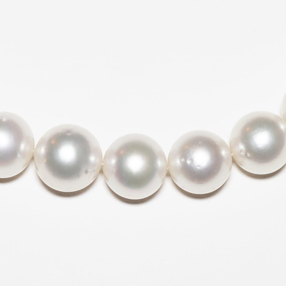 White Australian Pearl Necklace with 18KT White Gold Susta