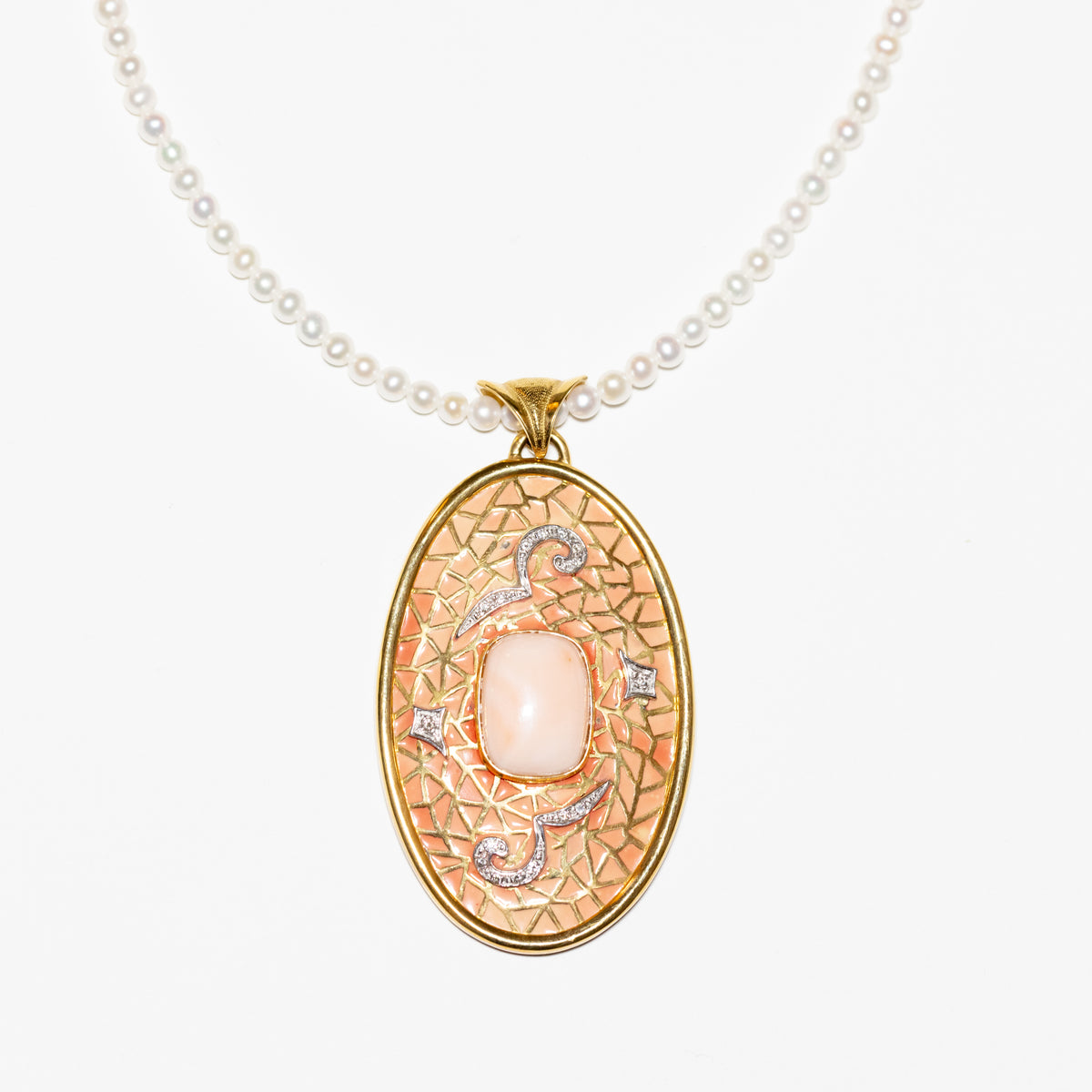 Freshwater pearl necklace with 18kt yellow gold pendant with pink coral and diamonds