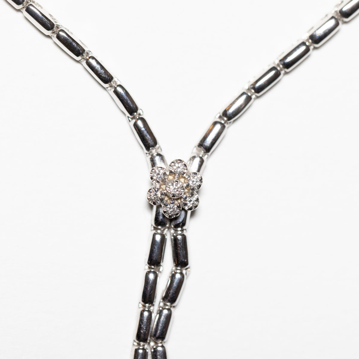 Spring Necklace in 18kt White Gold and Diamonds