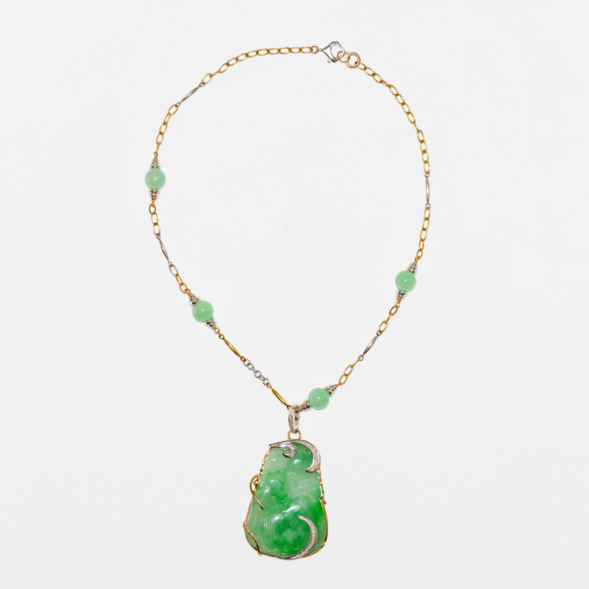 18kt white and yellow gold necklace with jade and diamonds