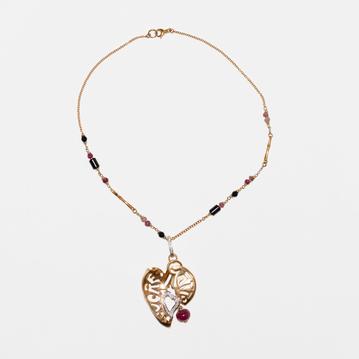 "Cuore Matto" necklace in 18 kt yellow gold with Onyx, ruby ​​root and diamonds