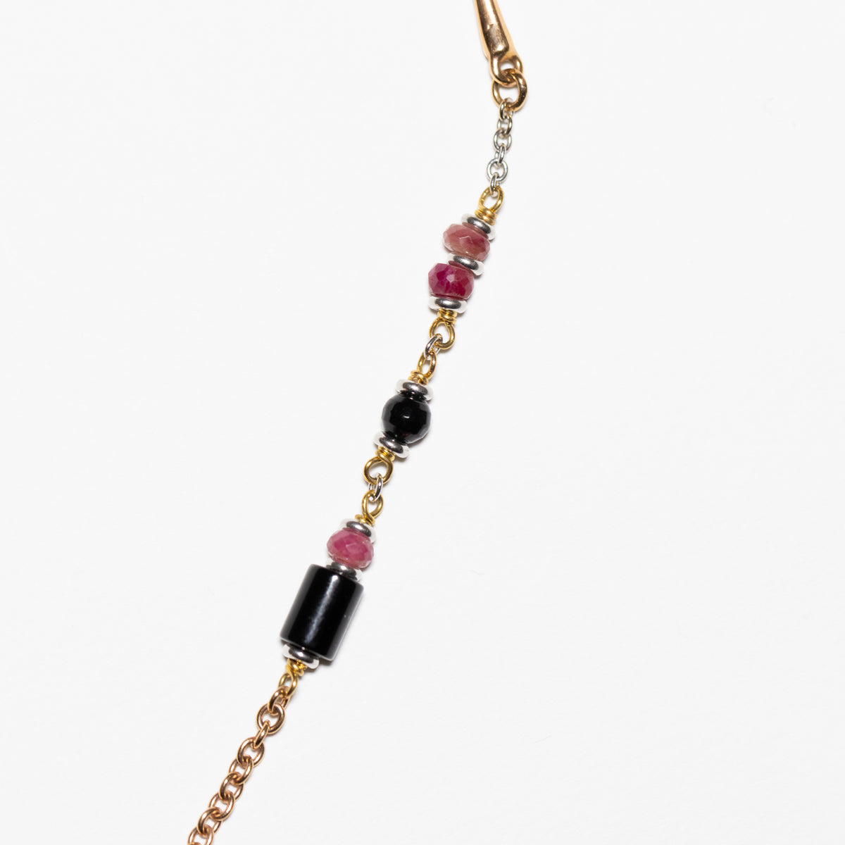 "Cuore Matto" necklace in 18 kt yellow gold with Onyx, ruby ​​root and diamonds