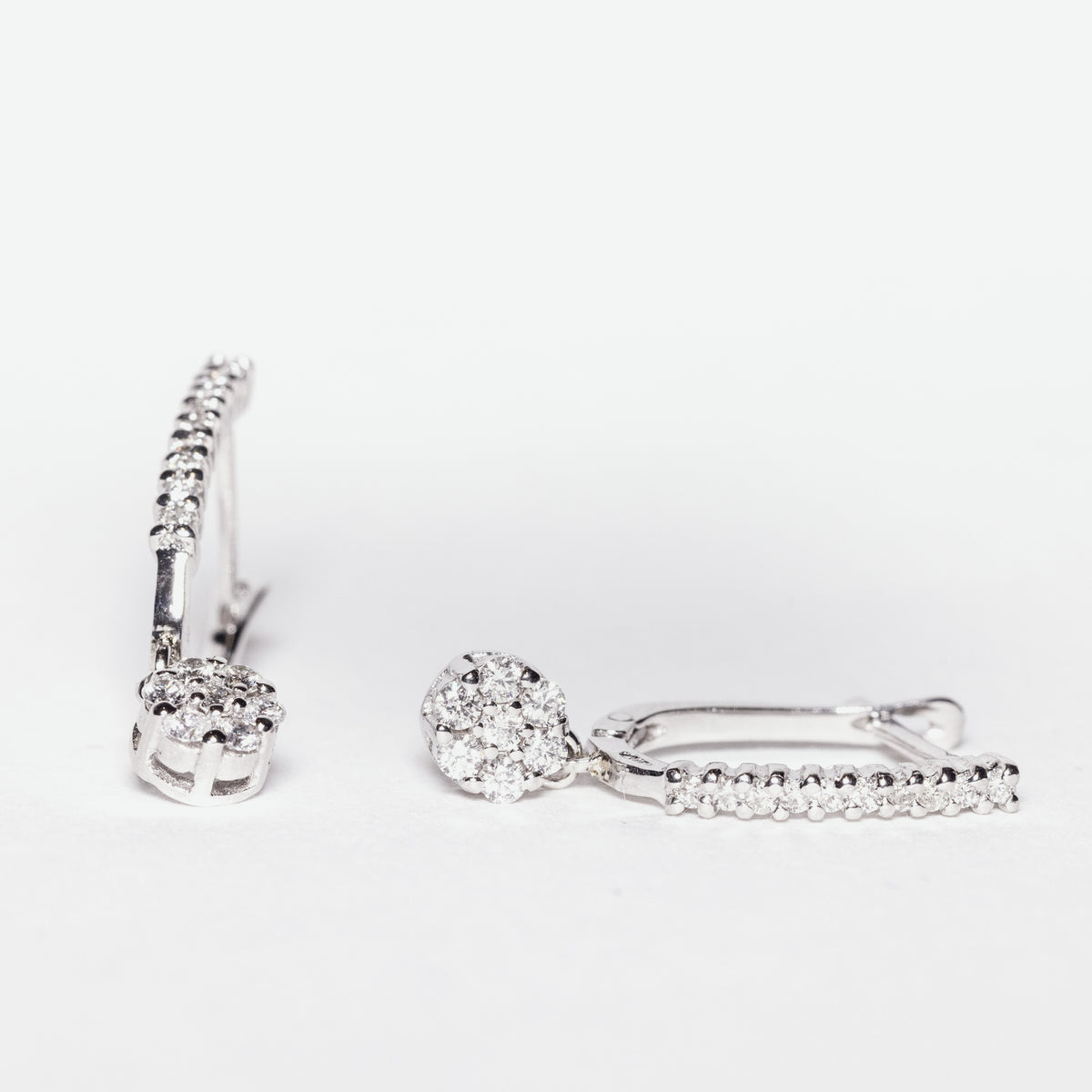 18kt white gold earrings with diamond pavé