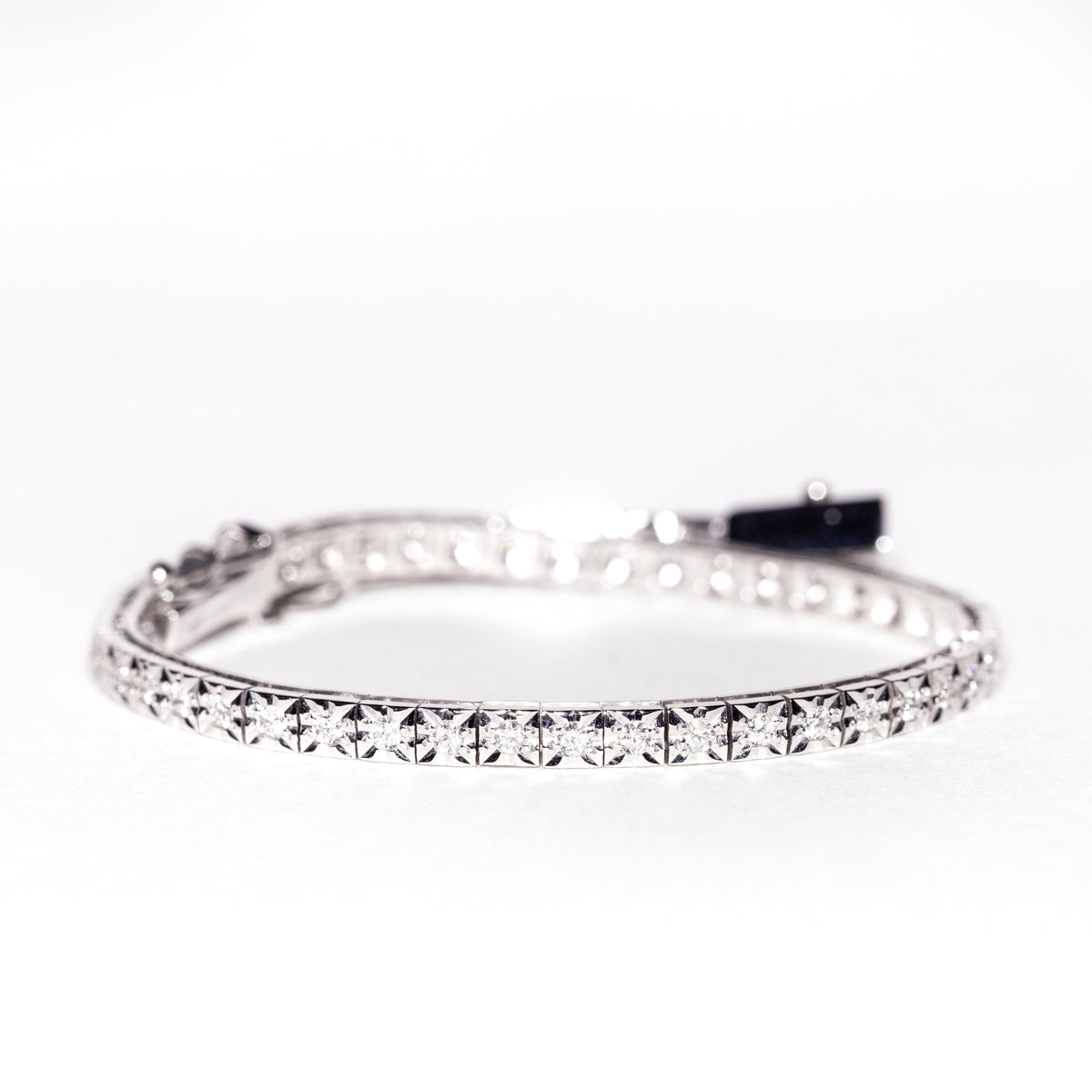 18kt white gold tennis bracelet with 1.10kt diamonds