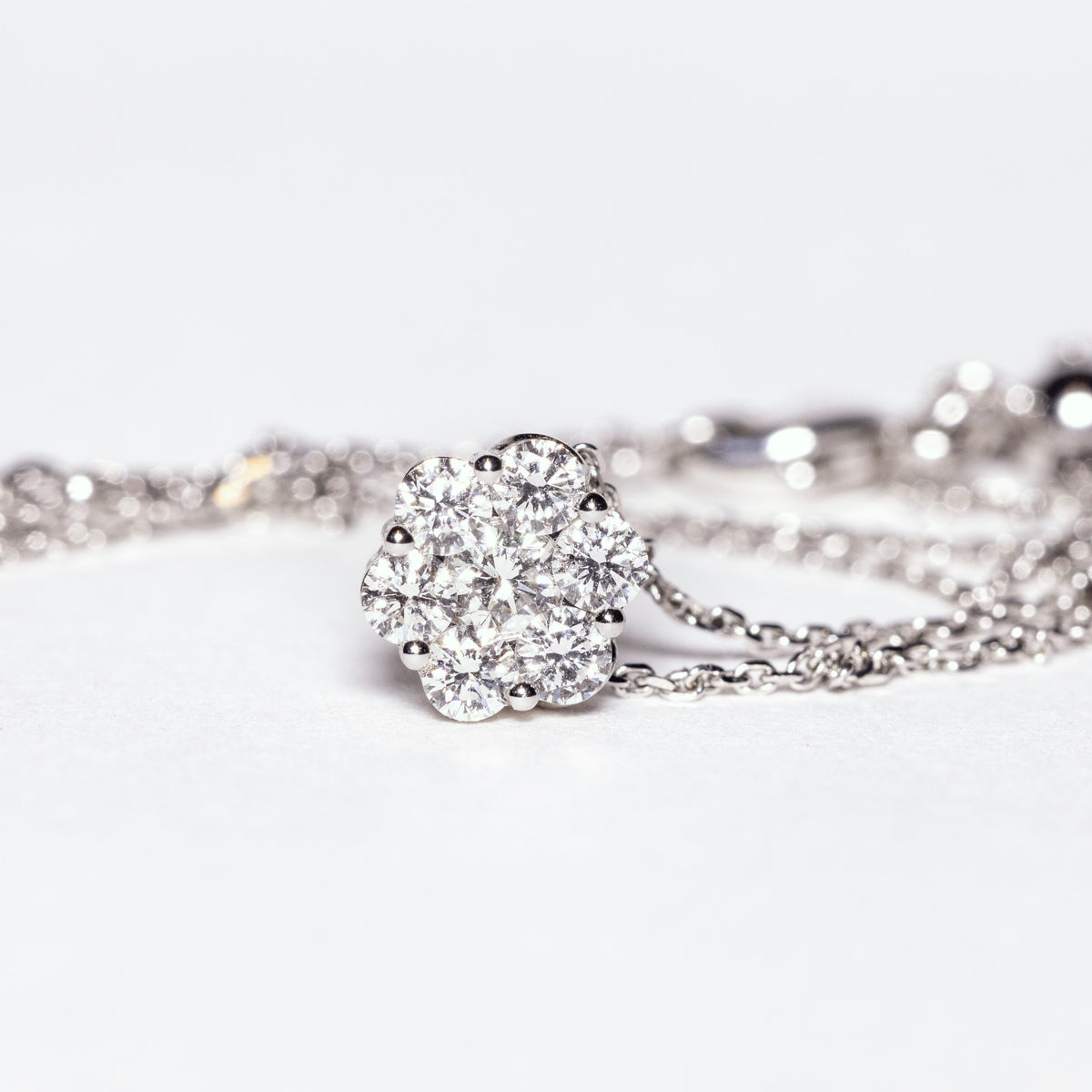 18kt white gold necklace with 0.68kt pave pendant