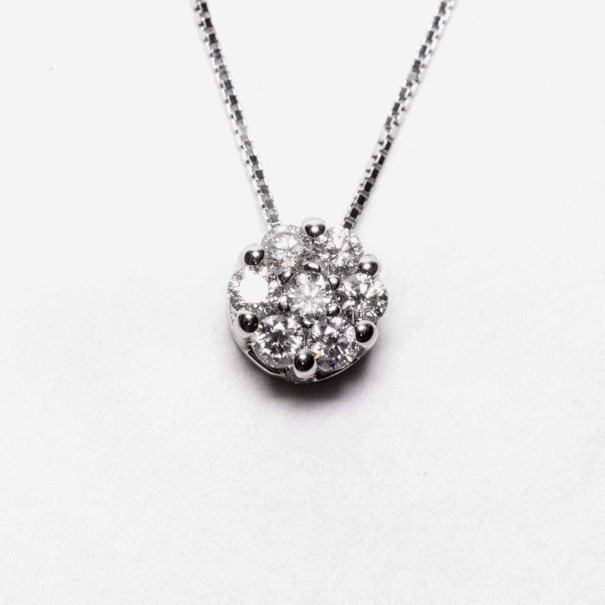18kt white gold necklace with pave pendant