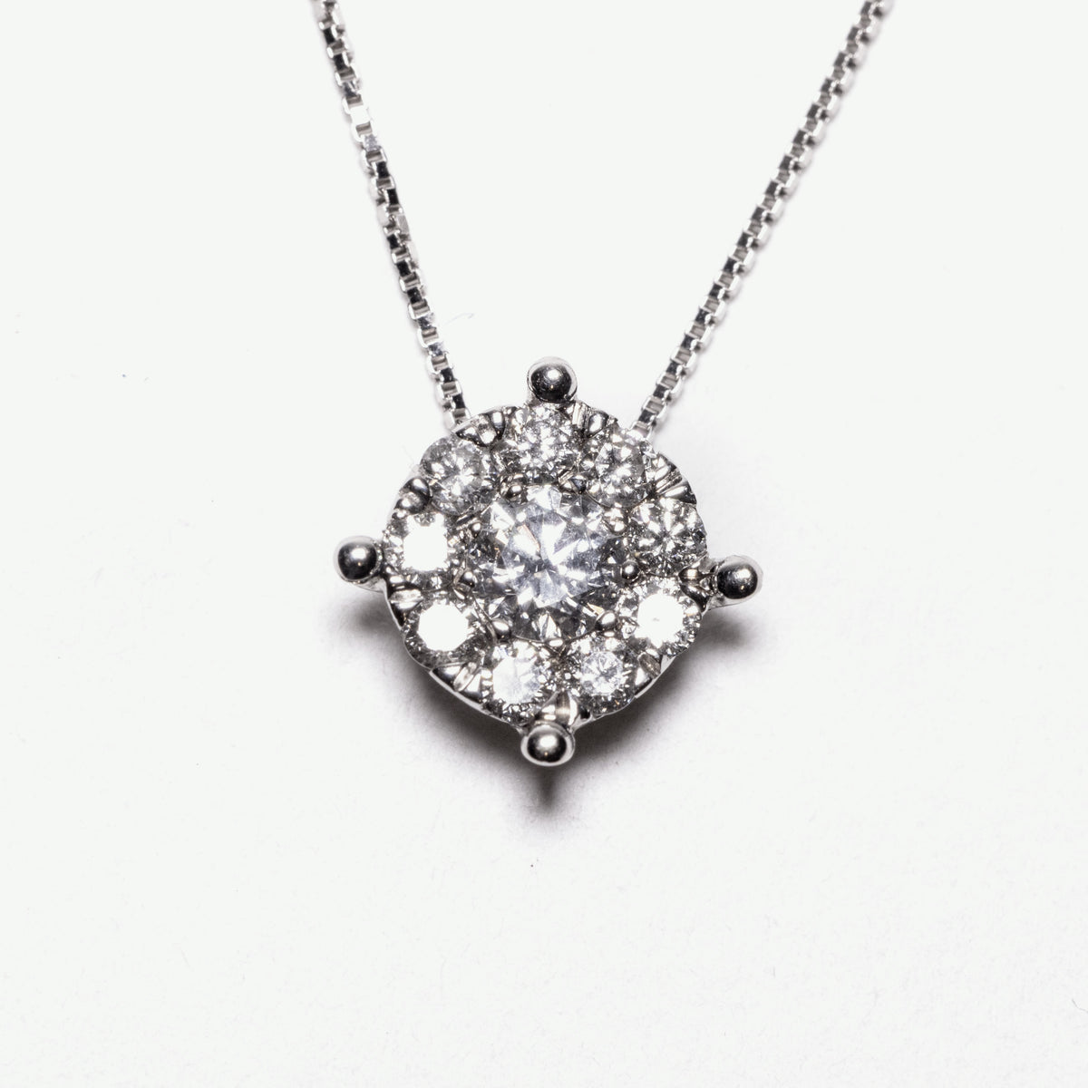 18kt white gold necklace with pave pendant