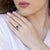 Anello in oro bianco 18 kt con zaffiro e doppio giro di diamanti