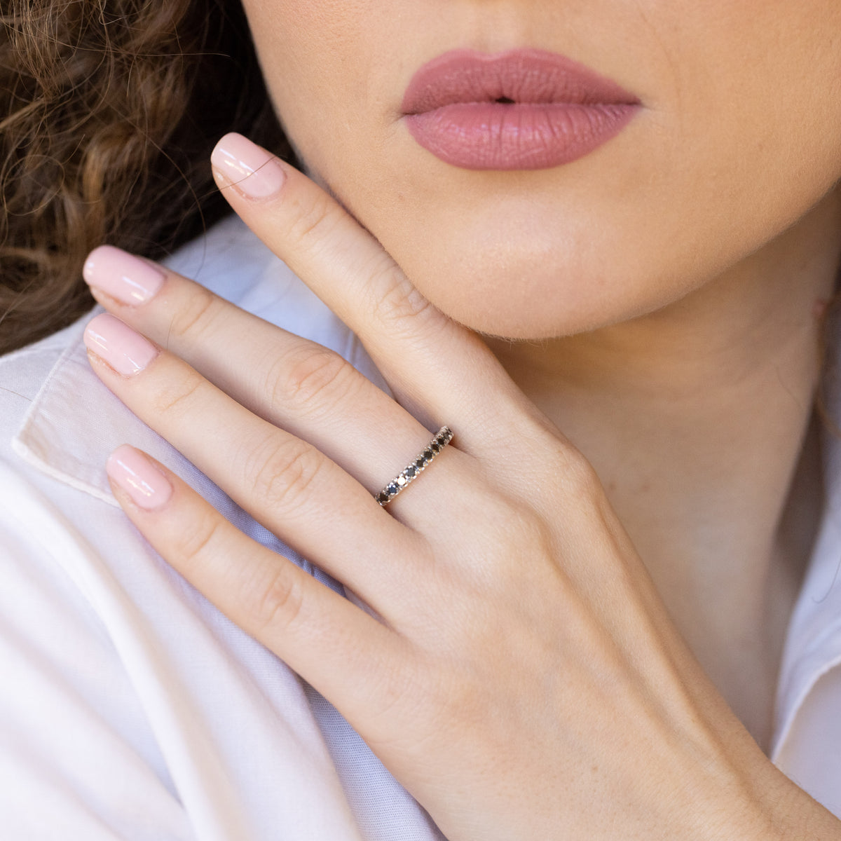 Anello Veretta con Diamanti Neri in Oro Bianco 18 kt