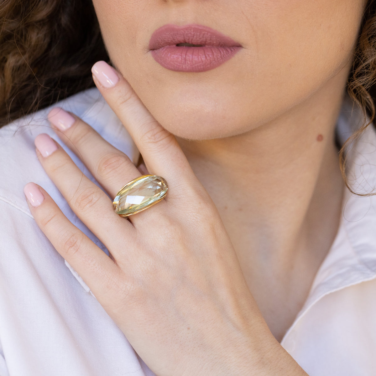 Anello in oro giallo 18 kt con quarzo