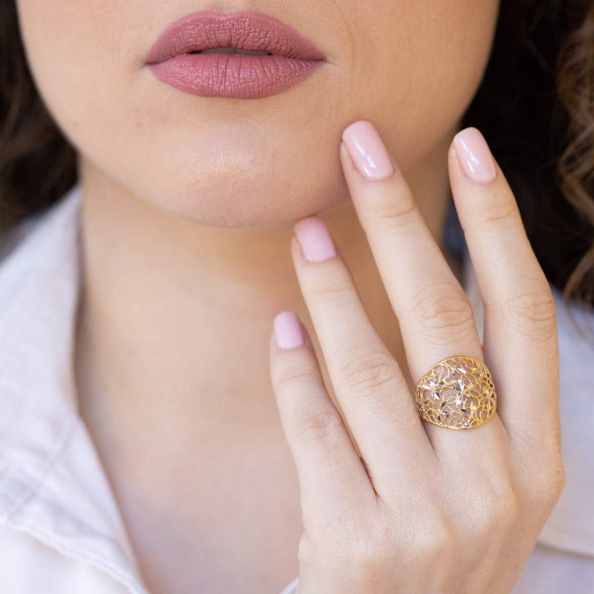 Anello Fascia di fiori In oro giallo e bianco 18 kt