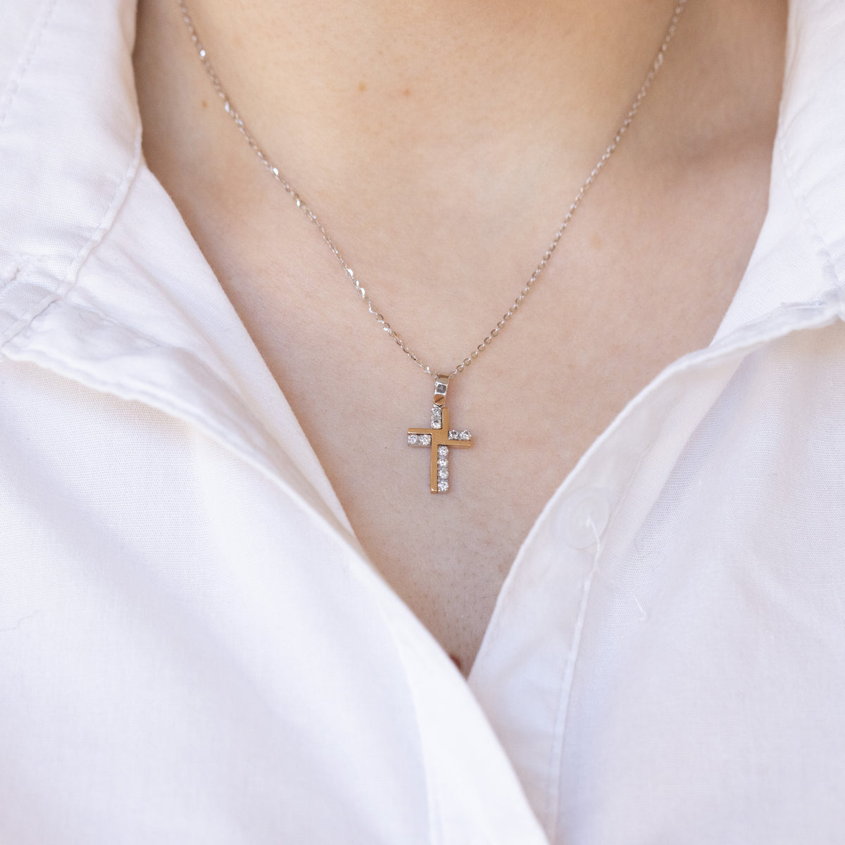 Collana con Croce in Oro bianco 18 kt e Diamanti