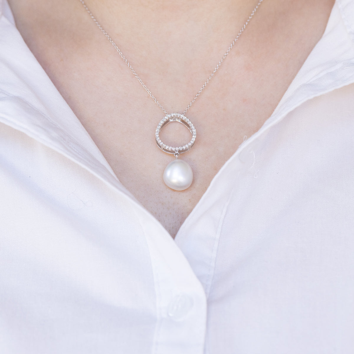 18kt white gold necklace with pearl