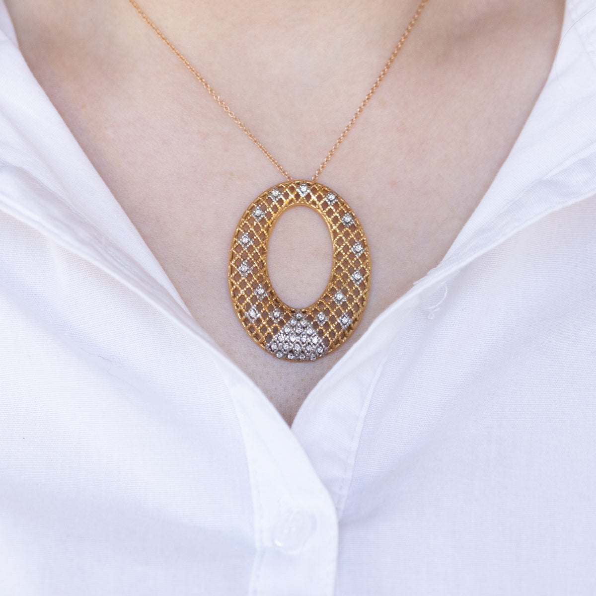 18kt yellow and white gold circle pendant necklace with diamonds