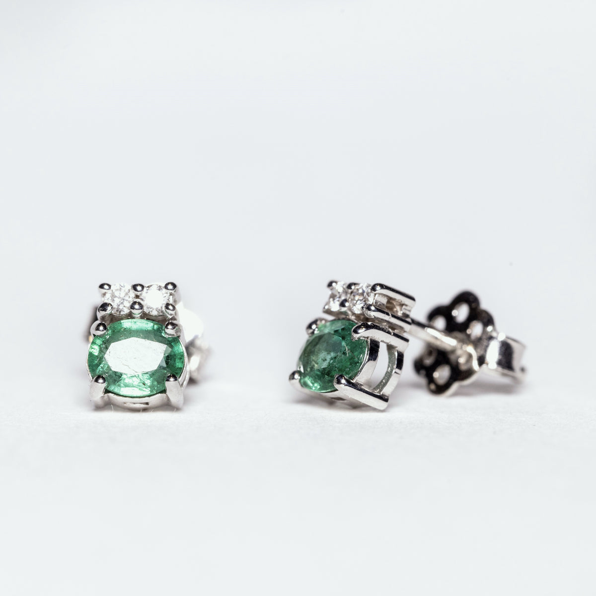 18kt White Gold Earrings with Emeralds and Diamonds