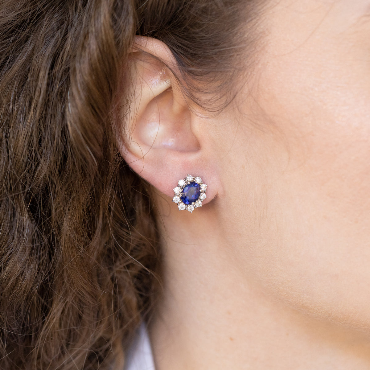 18kt white gold earrings with sapphires and diamond surround