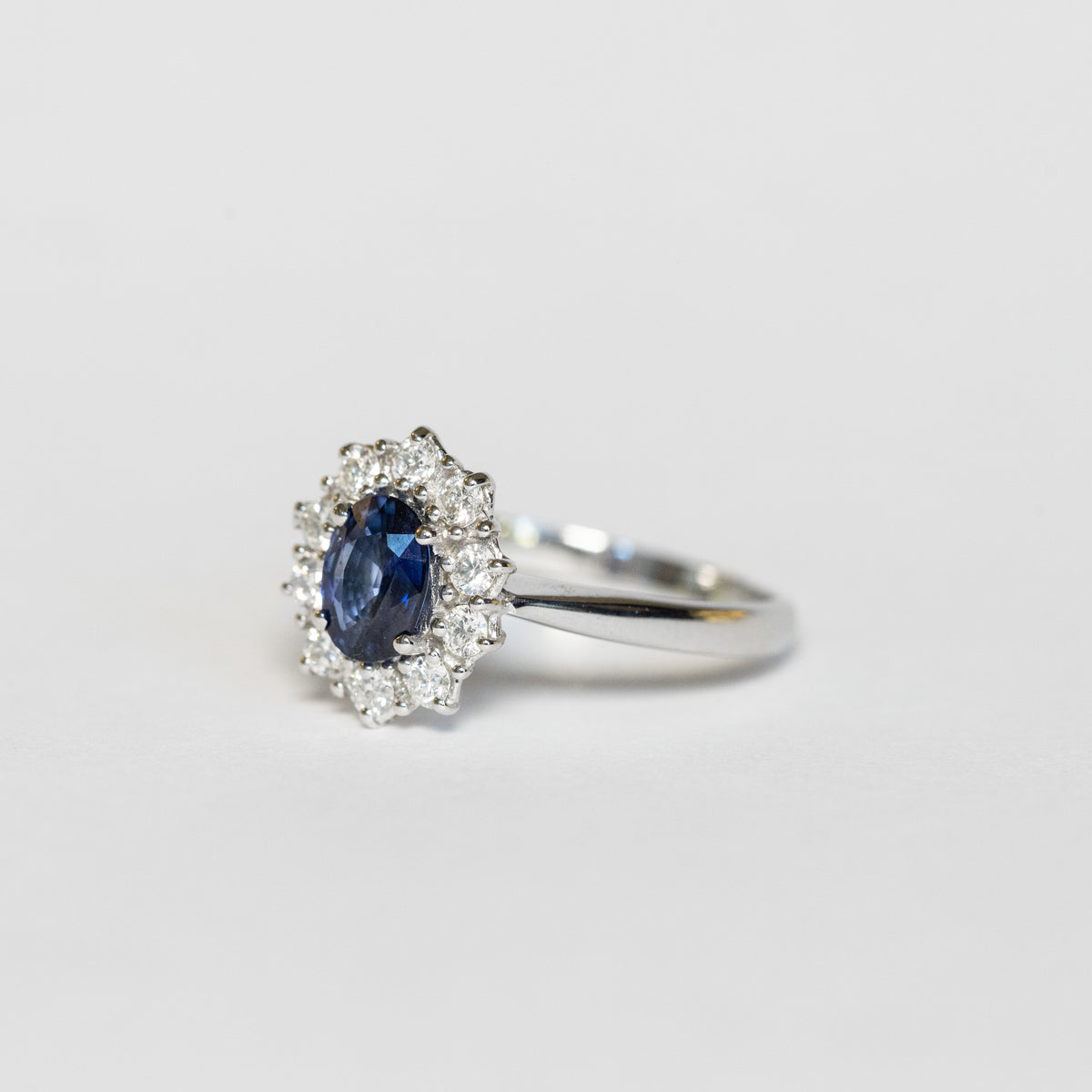 18kt white gold ring with sapphire and diamond surround