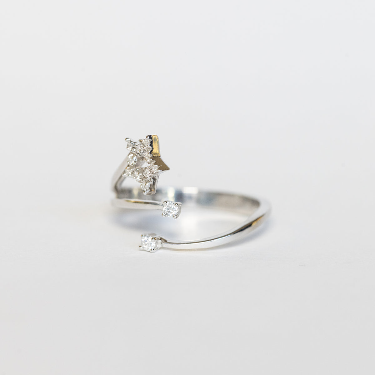 Anello Fantasia Stella in oro bianco 18 kt e diamanti