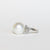 Anello in oro bianco 18KT con perla centrale e diamanti laterali