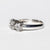 Anello Trilogy in Oro Bianco 18 KT con Design a 6 Griffe e Diamanti Rotondo Brillante