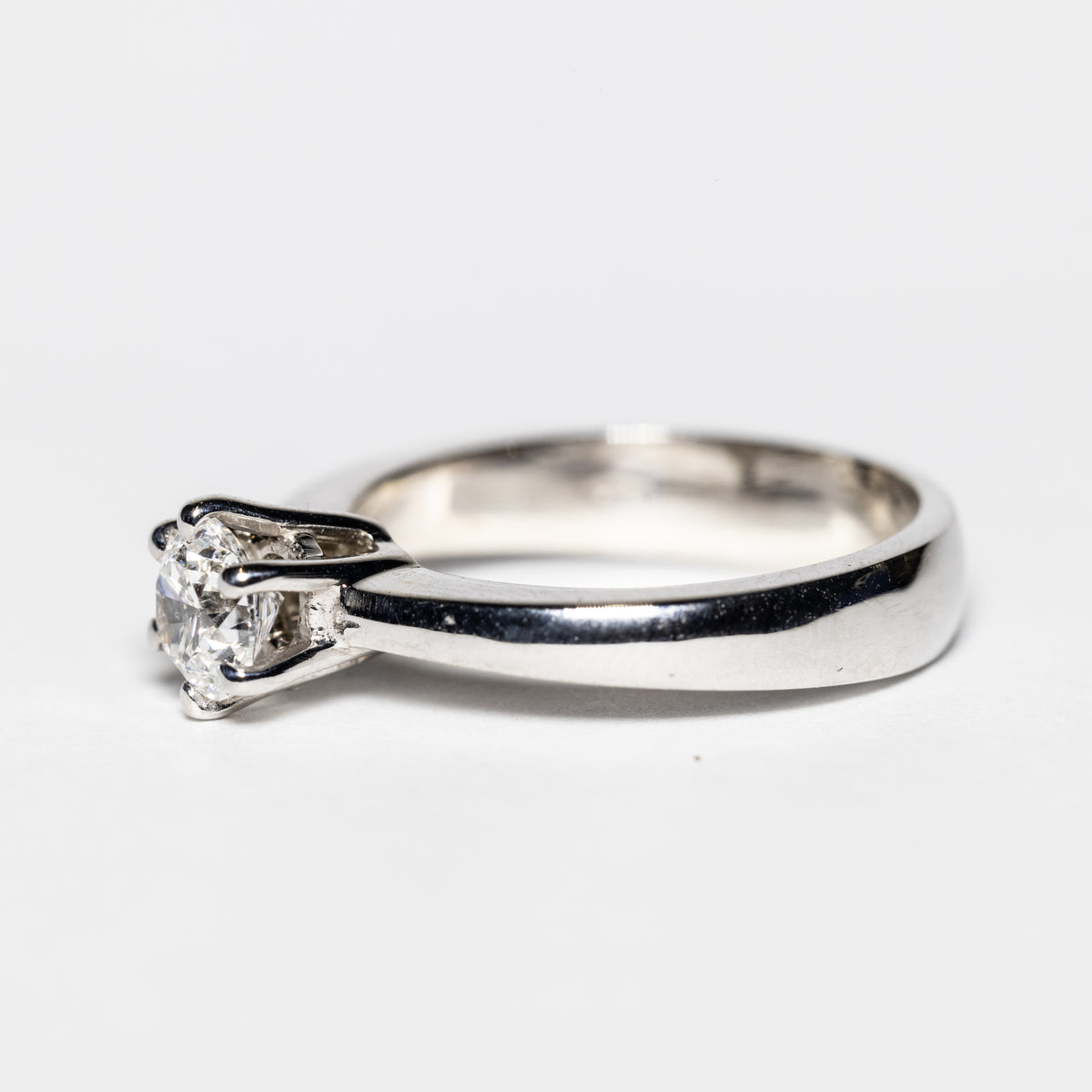 18KT White Gold Solitaire Ring with 6 Prong Design and Round Brilliant Diamond