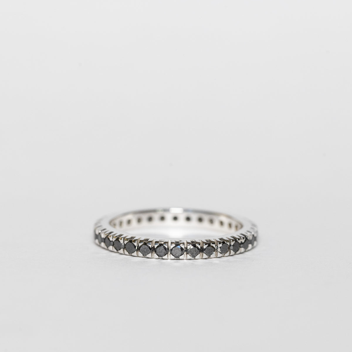 Anello Veretta con Diamanti Neri in Oro Bianco 18 kt