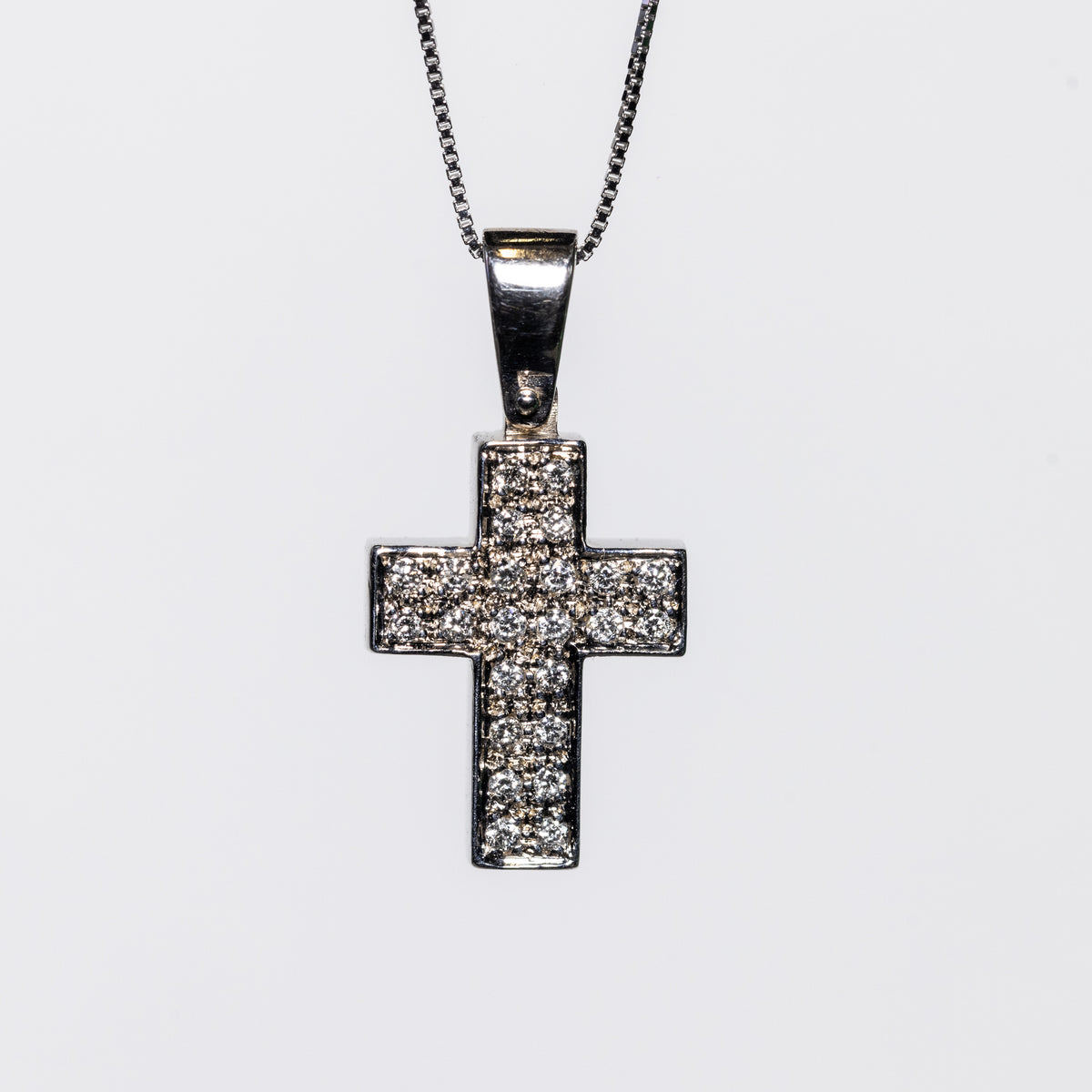 Collana in Oro Bianco 18 KT con Croce in Pavè di Diamanti Rotondo Brillante