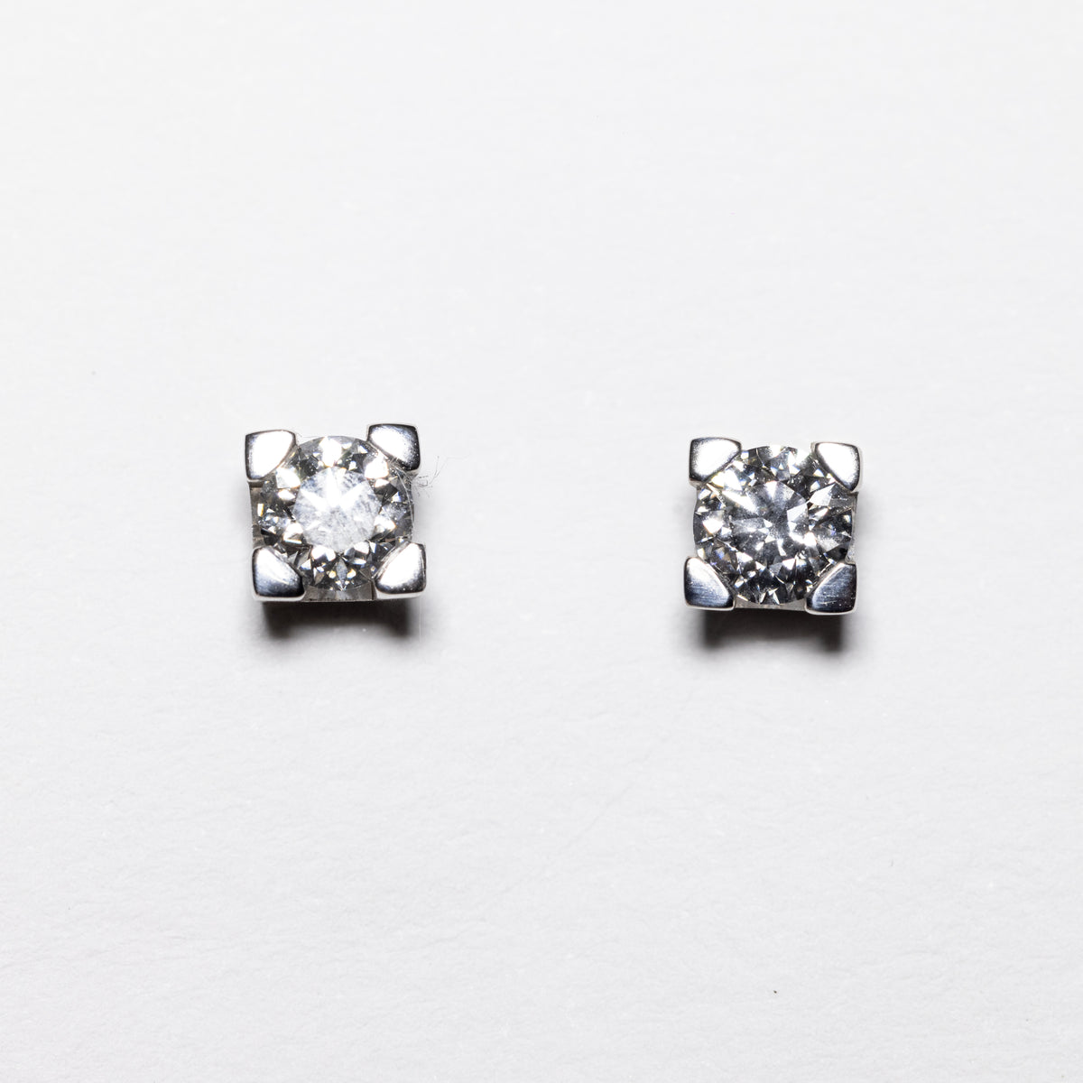 Orecchini Punto Luce in Oro Bianco 18 KT con Diamanti Rotondo Brillante