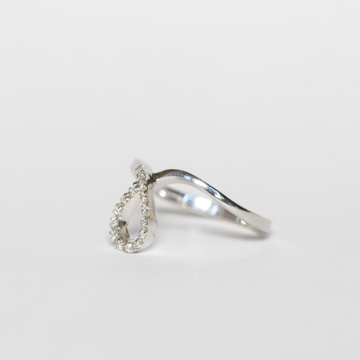 Anello Intertwining  in Oro Bianco 18 kt e Diamanti