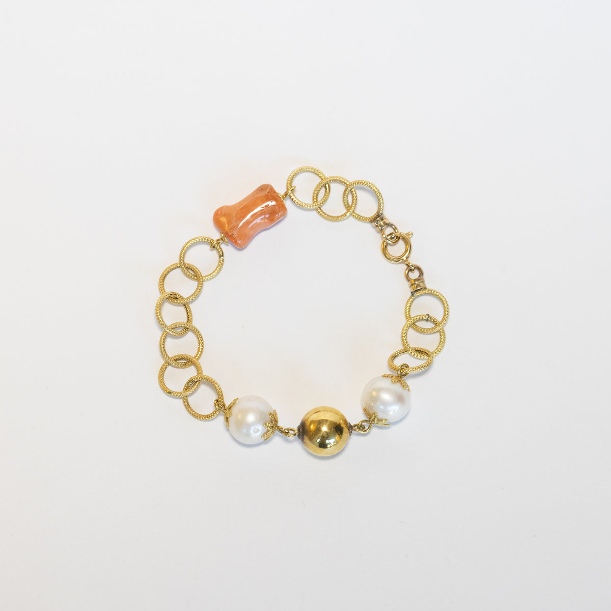 18kt yellow gold bracelet with coral and fresh water pearls