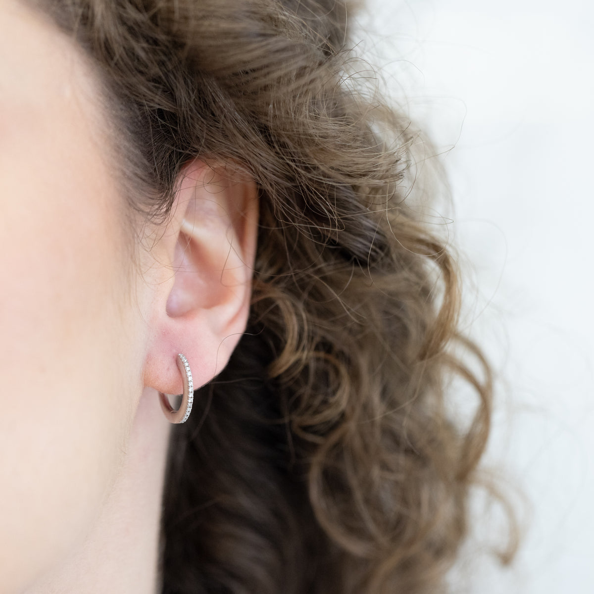 Orecchini Boccole in Oro Bianco 18 KT con Diamanti Rotondo Brillante