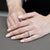 Anello Trilogy in Oro Bianco 18 KT con Design a 6 Griffe e Diamanti Rotondo Brillante