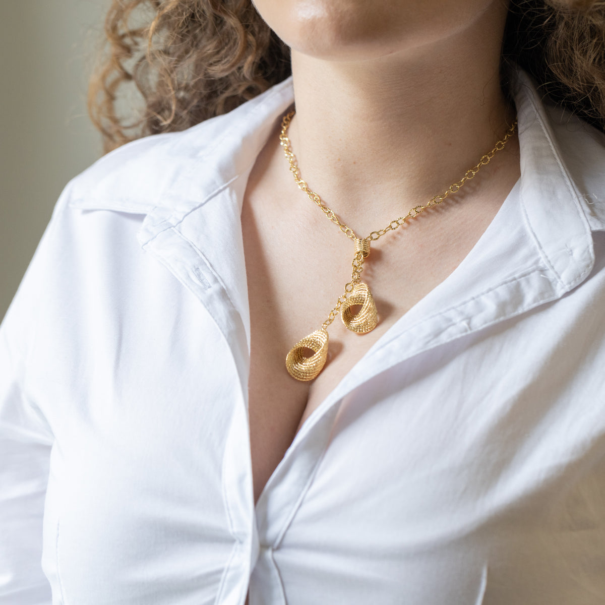 18 KT YELLOW GOLD NECKLACE WITH SHELL FANTASY PENDANTS