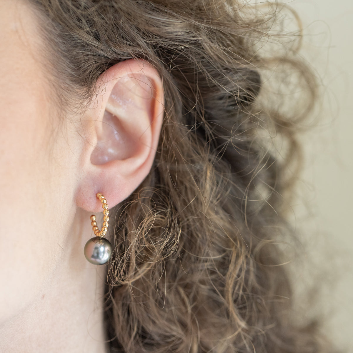 18KT Yellow Gold Tahitian Pearl Stud Earrings 