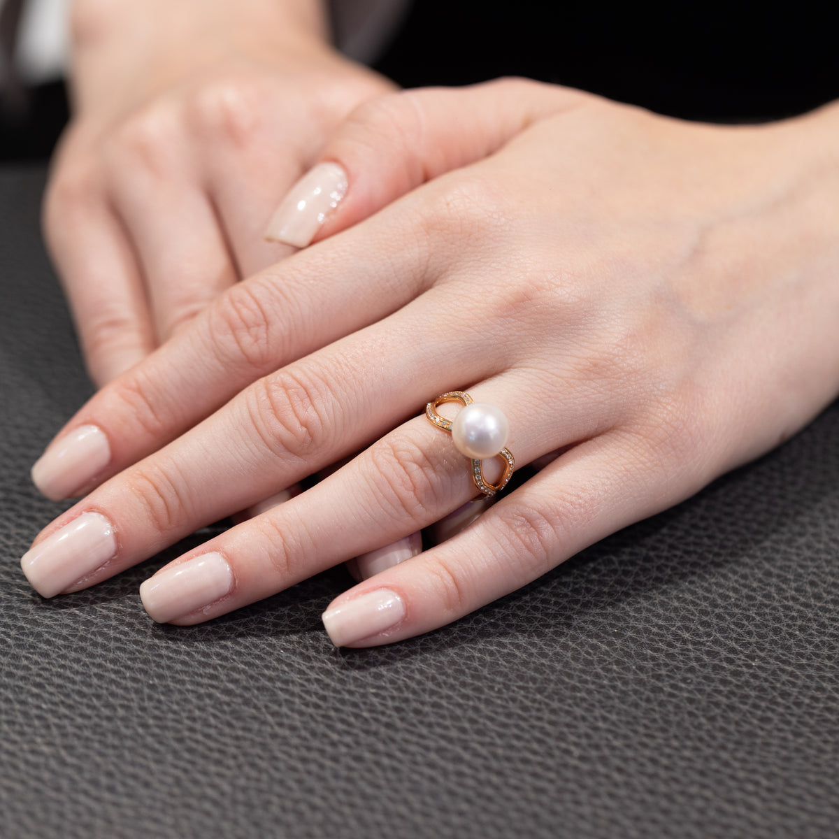 18KT Yellow Gold Ring Fantasy Bow with Central Australian Pearl and Diamonds