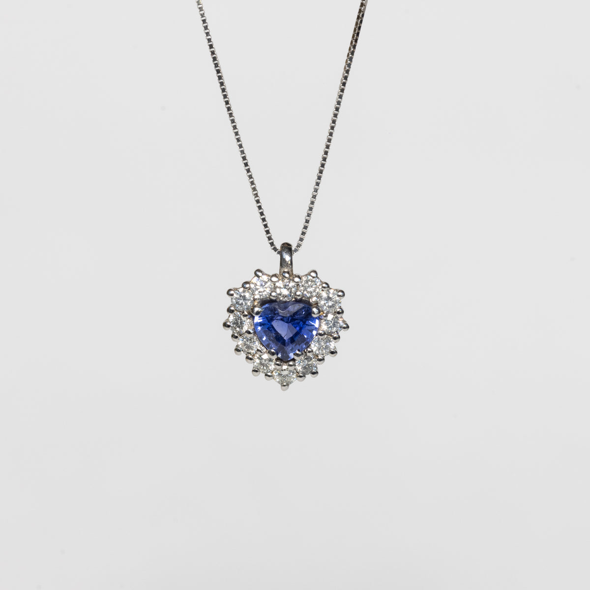 18kt White Gold Heart Necklace with Diamonds and Sapphire