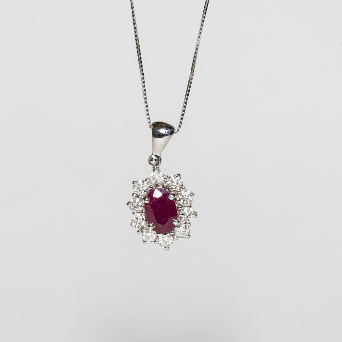 18kt white gold necklace with ruby ​​and diamond ring