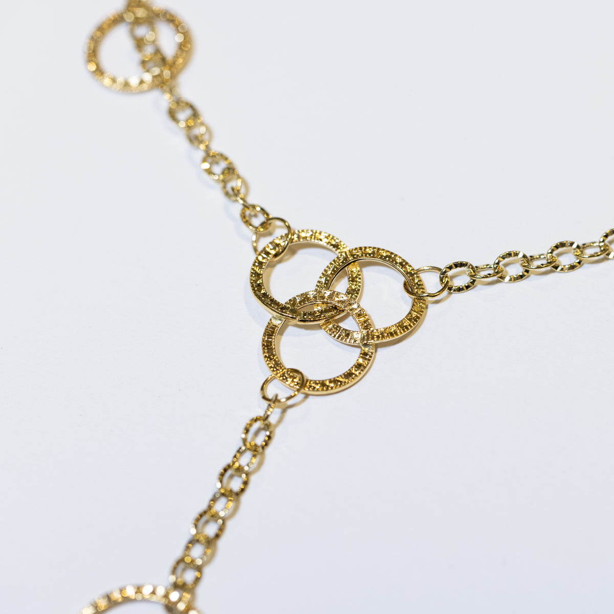 Collana in Oro Giallo 18 KT con Pendente Cerchio