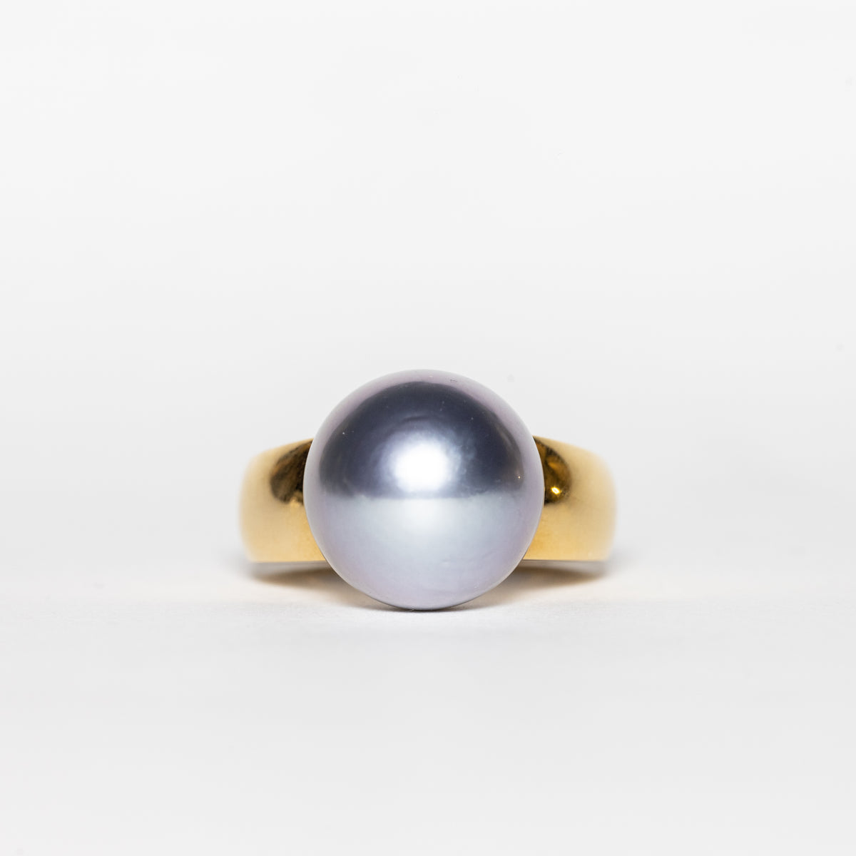 18KT Yellow Gold Band Ring with Central Tahiti Stone