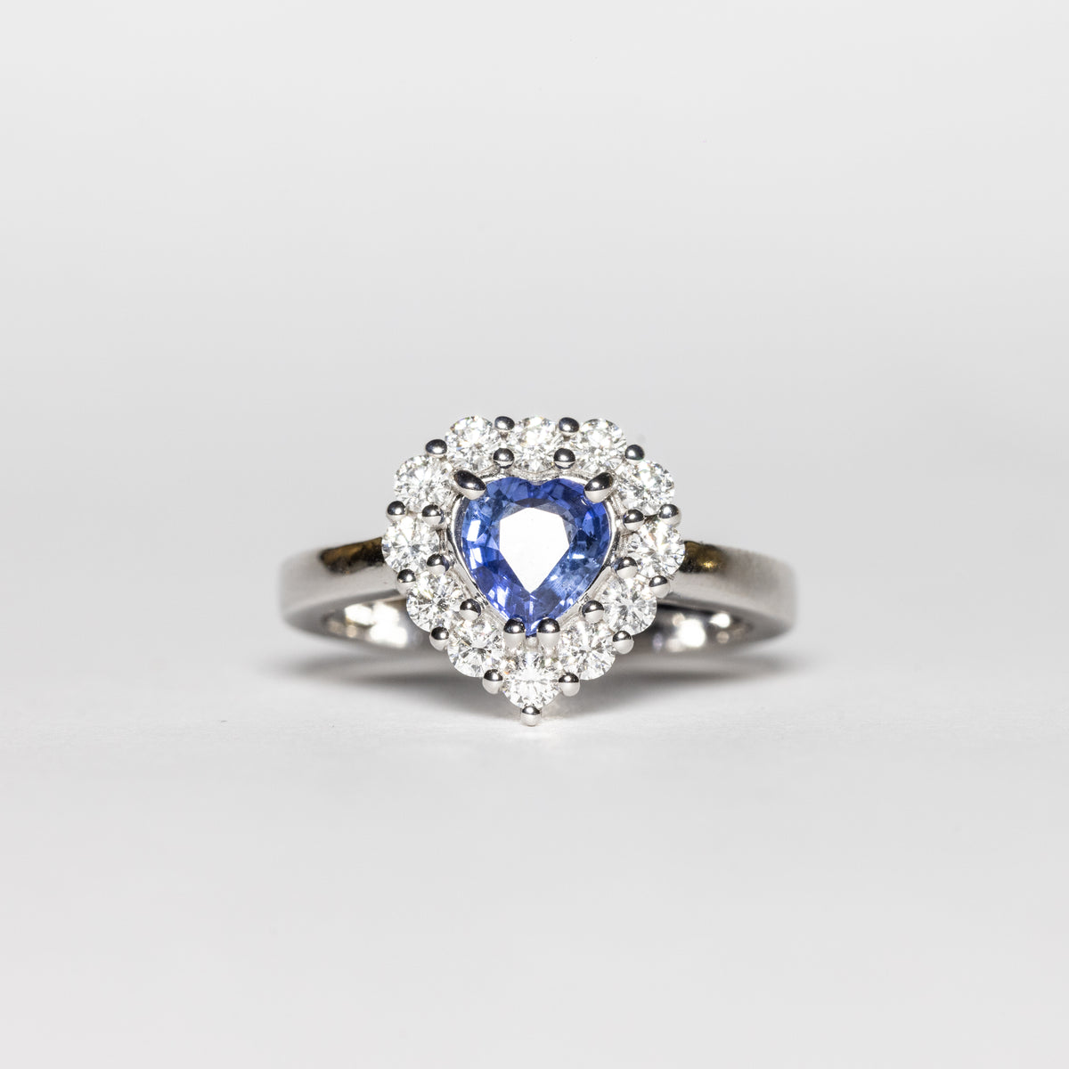 18KT White Gold Ring with Heart-Cut Central Sapphire and Diamond Ring