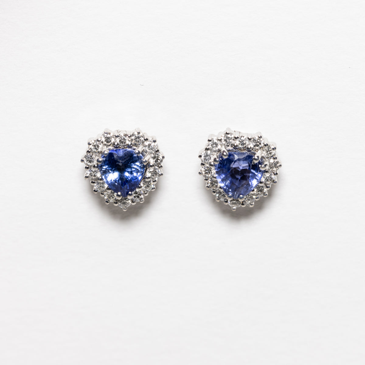 18KT White Gold Earrings with Central Heart-Cut Sapphires and Diamond Ring