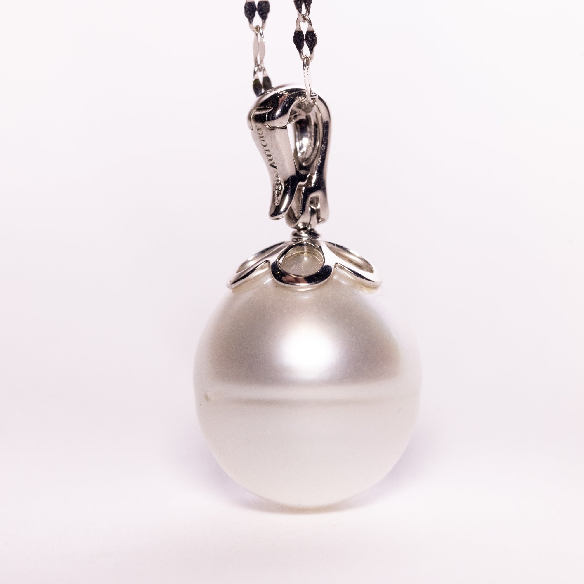 Collana in oro bianco 18k con 19 diamanti, cm 80. | GV Collana in oro bianco 18k con 19 diamanti, cm 80. | GV