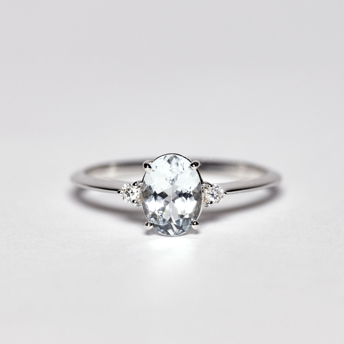 18kt White Gold Ring with Oval Cut Aquamarine and Diamonds