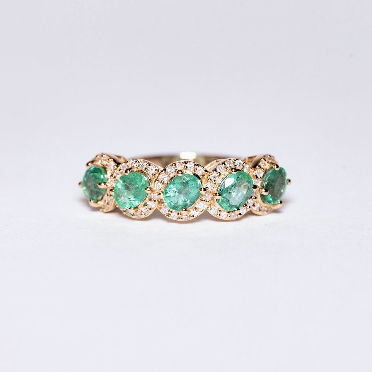 Anello Veretta in Oro Rosa 18KT con Smeraldi Taglio Ovale e Diamanti