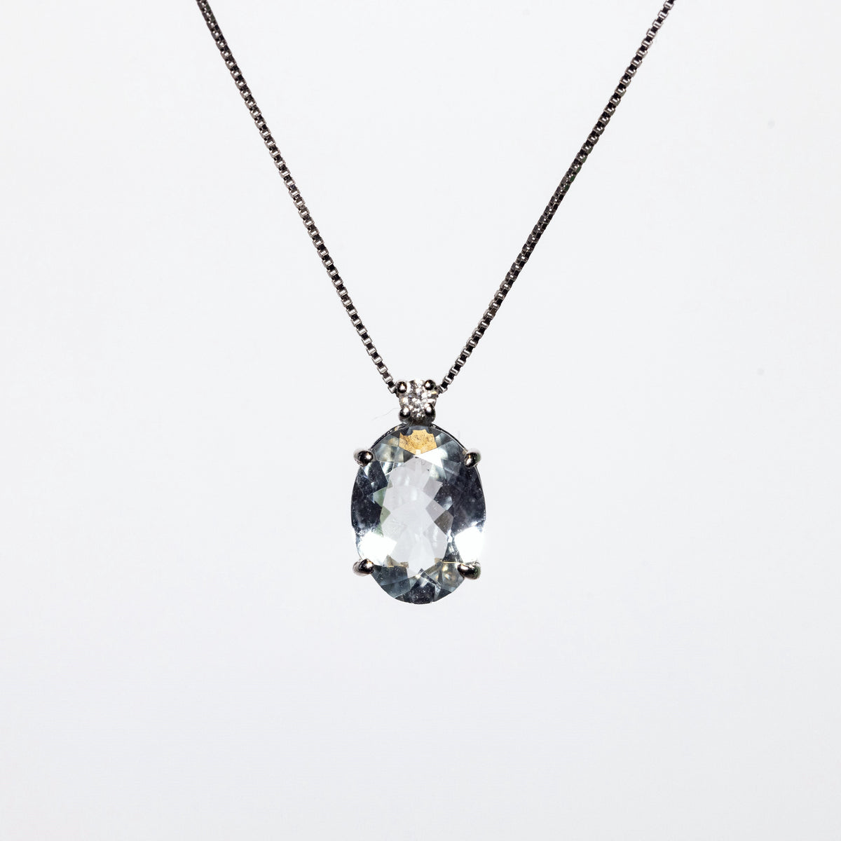 Collana in Oro Bianco 18 kt con AcquaMarina Taglio Ovale