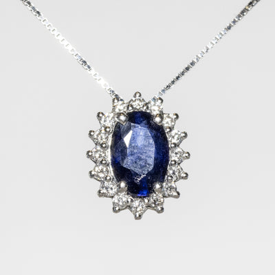 Collana con Ciondolo in Oro Bianco 18KT con Zaffiro Ovale e contorno in Diamanti