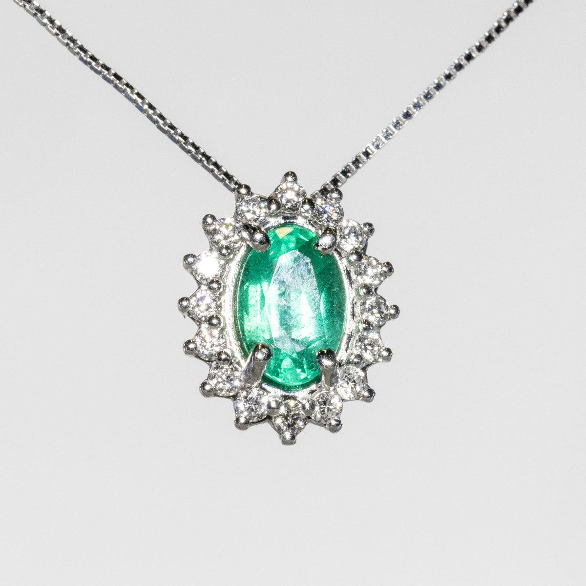 18K White Gold Necklace With Emerald and Diamond Surround