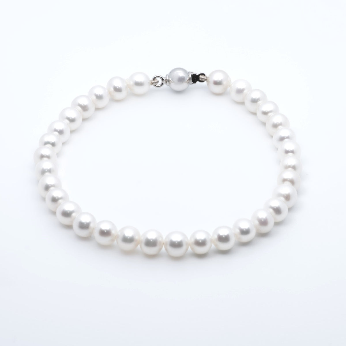 18kt White Gold Pearl Thread Bracelet